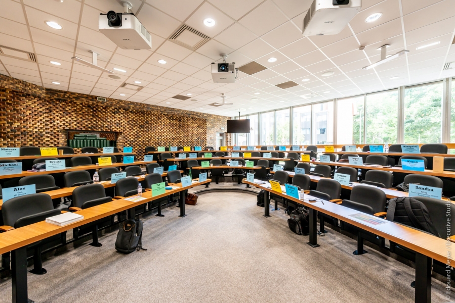 1_insead_2018_043