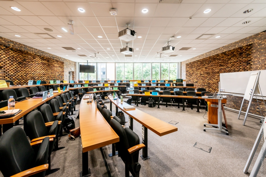 1_insead_2018_044
